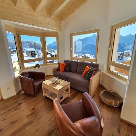 Alpen-park Dachwohnung Ost *