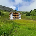 Alpen-park Dachwohnung Ost Lägenhet